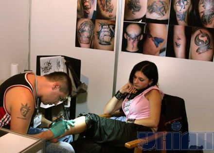 Фестиваль художнього тату та екстрім-шоу ”підвішування” (фоторепортаж)