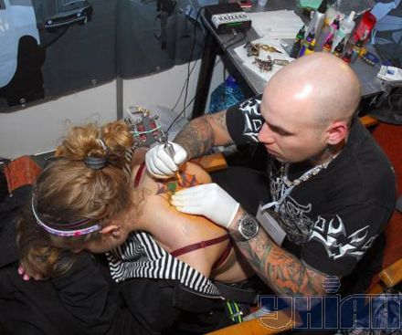 Фестиваль художнього тату та екстрім-шоу ”підвішування” (фоторепортаж)