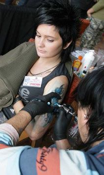 Фестиваль художнього тату та екстрім-шоу ”підвішування” (фоторепортаж)