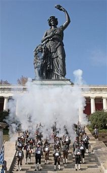 На «Октоберфесті» менше літрового кухля пива не буває (фото)