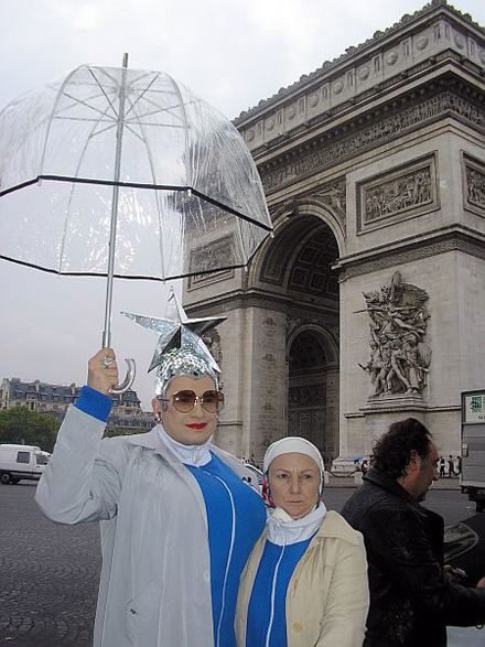 Ради Сердючки перегородили Эйфелеву башню (фоторепортаж)
