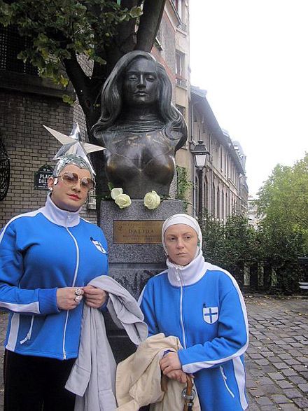 Ради Сердючки перегородили Эйфелеву башню (фоторепортаж)