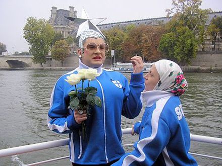 Ради Сердючки перегородили Эйфелеву башню (фоторепортаж)