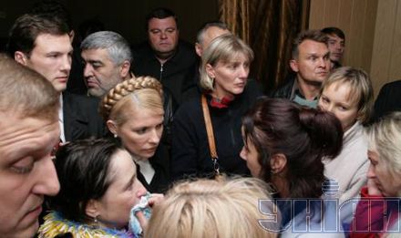 Юлия Тимошенко лично приехала в Днепропетровск, чтобы пообщаться пострадавшими от взрыва