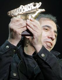 Ющенко вручає ”Скіфського оленя” іранському режисеру (3 фото)