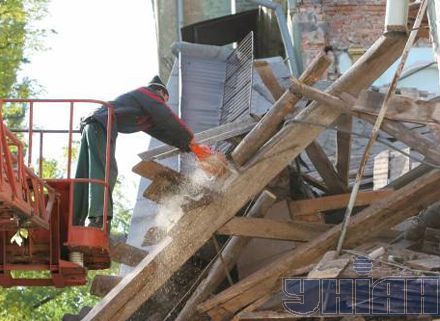 В Днепропетровске рухнула школа (фото)