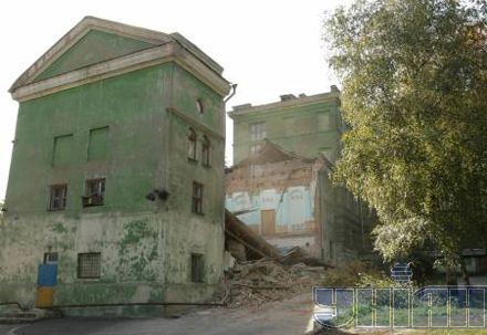 В Днепропетровске рухнула школа (фото)