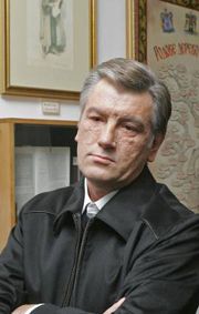 Віктор Ющенко під час візиту до історико-культурного заповіднику «Гетьманська столиця» у Батурині 