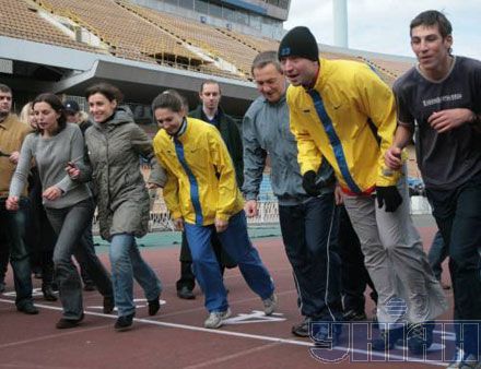 Побігли хто як міг. Головне, за компанію