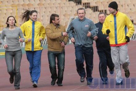 Найбільш невгамовні намагалися ще і спілкуватися на бігу