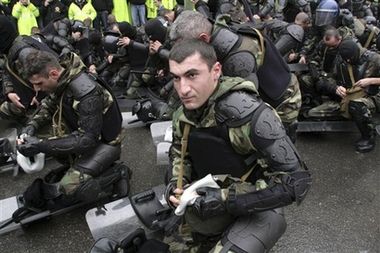 У зіткненнях грузинської опозиції з поліцією постраждали 360 людей (фоторепортаж)