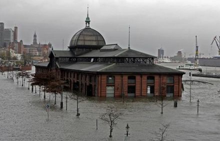 Гамбург йде під воду (фоторепортаж)