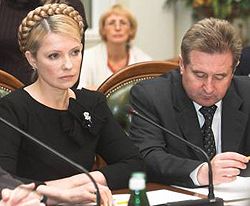 Юлия Тимошенко и Иосиф Винский во время заседания рабочей группы по подготовке первого заседания ВР 6-го созыва. Киев, 12 ноября