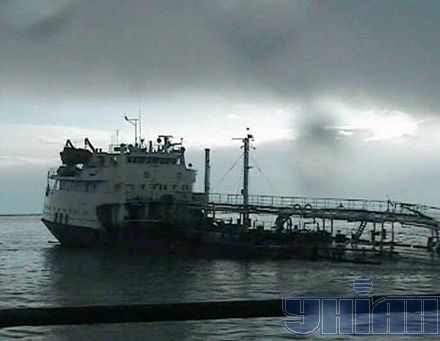 Що російський танкер зробив з Чорним морем (фоторепортаж)