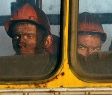 Горняки, спасенные на шахте им. Засядько. Донецк, 18 ноября. Фото УНИАН