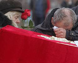 Родственники оплакивают шахтера, погибшего на шахте им. Засядько. Донецк, 20 ноября