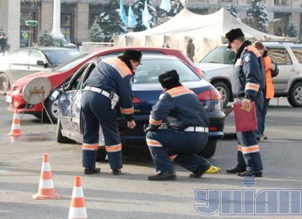 На Крещатике столкнулись Audi, Peugeot и депутатский Range Rover (фоторепортаж)