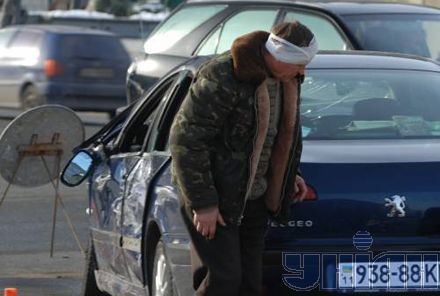 На Крещатике столкнулись Audi, Peugeot и депутатский Range Rover (фоторепортаж)