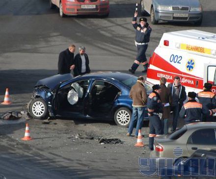 На Крещатике столкнулись Audi, Peugeot и депутатский Range Rover (фоторепортаж)