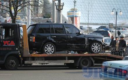 На Крещатике столкнулись Audi, Peugeot и депутатский Range Rover (фоторепортаж)