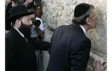 Ющенко написал записку для Бога (фоторепортаж)