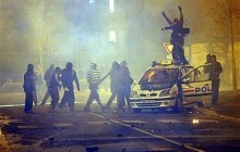 64 поліцейських дістали поранення під час безпорядків у передмісті Парижа