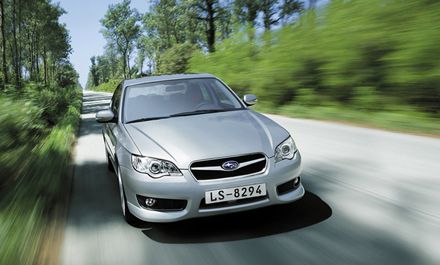 В преддверии новогодних праздников официальная дилерская сеть Subaru предлагает приобрести автомобиль Legacy 2,5 по акционной цене
