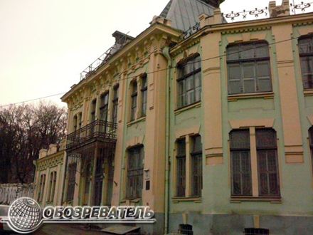 Это единый комплекс прекрасной архитектуры, правда, в аварийном состоянии. В начале века это была больница для хронически больных детей, деньги на строительство которой предоставил известный меценат-сахарозаводчик  Бродский. Конечно, этот объект ценен. Но далеко не такой ценный, как комплекс «Мижгир’я», в котором проживает Виктор Янукович.