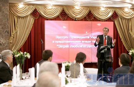 Ющенко запросив на ланч Пінчука і Ахметова (фоторепортаж)