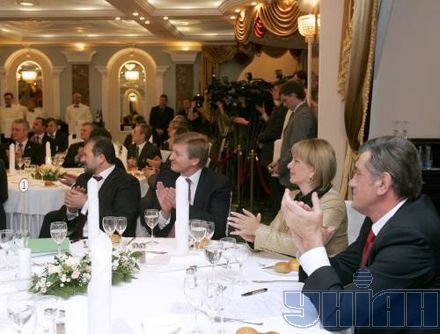 Ющенко запросив на ланч Пінчука і Ахметова (фоторепортаж)