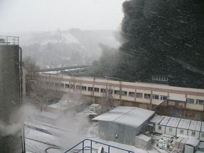 В Киеве горят склады с водкой и пивом (фоторепортаж) - обновлено