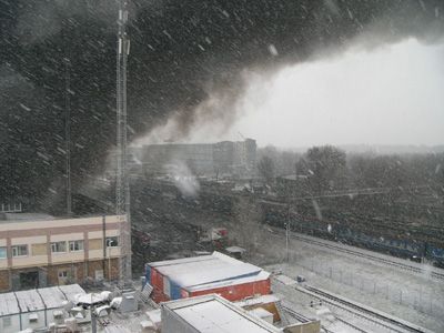 В Киеве горят склады с водкой и пивом (фоторепортаж) - обновлено