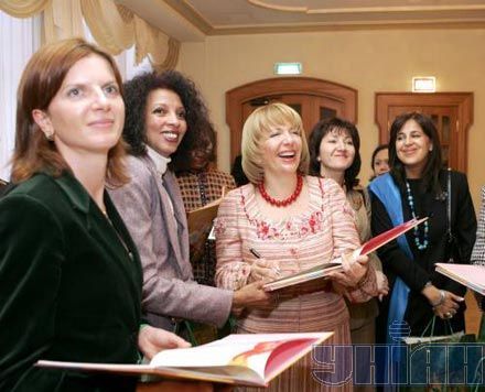Екатерина Ющенко и жены глав иностранных дипломатических миссий в Украине