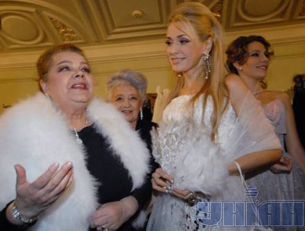 Ольга Сумська прийшла в супроводі доньки, мами й тітки