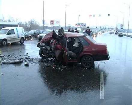Лобовое столкновение на Московском мосту (фоторепортаж)
