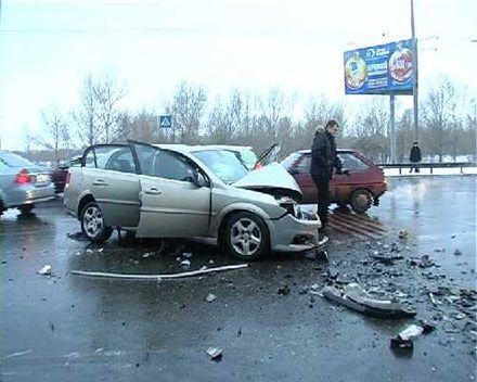 Лобовое столкновение на Московском мосту (фоторепортаж)
