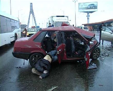 Лобовое столкновение на Московском мосту (фоторепортаж)