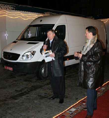 Садыков накормил гостей спагетти и собрал 122 тысячи (фоторепортаж)