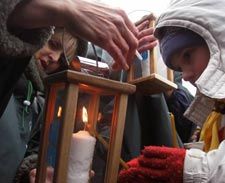 До Києва прибув Віфлеємський вогонь (фото)