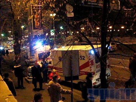 Біля Кабміну джип збив кількох людей (фото)