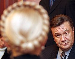 Віктор Янукович і Юлія Тимошенко під час зустрічі. Київ, 25 грудня