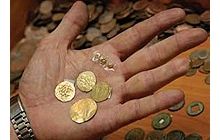 Гражданин России пытался вывезти из Украины полторы сотни старинных монет