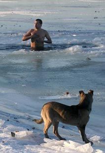 Живые люди в ледяной воде, и вполне добровольно (фоторепортаж)