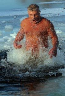 Живые люди в ледяной воде, и вполне добровольно (фоторепортаж)