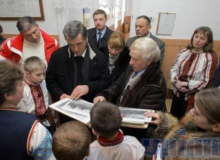 Ющенко: дома-интернаты останутся только в нашей памяти (фоторепортаж)
