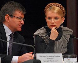 Григорій Немиря і Юлія Тимошенко під час громадського обговорення Програми діяльності Кабміну “Український прорив: для людей, а не політиків”. Київ, 15 січня 