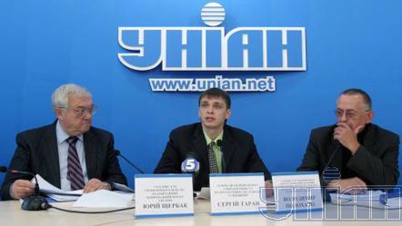 Юрій Щербак, Сергій Таран та Володимир Полохало на одній з прес-конференцій в УНІАН, вересень 2007 р.