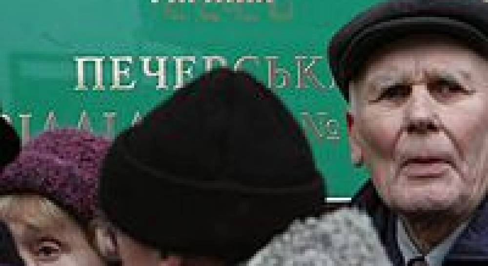 Возвращение вкладов: разбитые головы, морока с центами и почему людей держат на морозе
