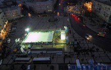 На Софіївській площі відкрили безкоштовну ковзанку під відкритим небом (фото)
