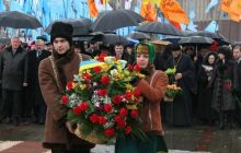 Губернатор поклав квіти до монументу Незалежності та пам`ятника Шевченку